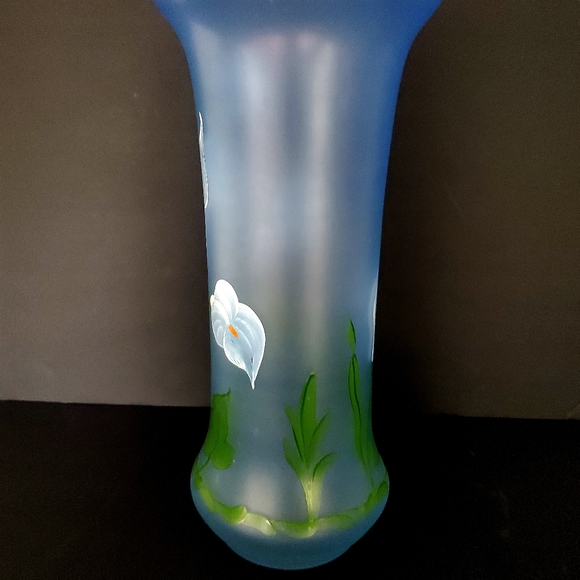 Tall Blue Satin Glass Vase Frosted Hand Painted White Calla Lilles Fluted Rim - Picture 5 of 8